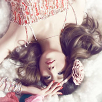 Fresh and beautiful pictures of good-looking girls' avatars lying down