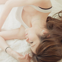 Fresh and beautiful pictures of good-looking girls' avatars lying down