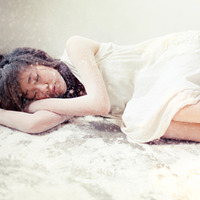 Fresh and beautiful pictures of good-looking girls' avatars lying down