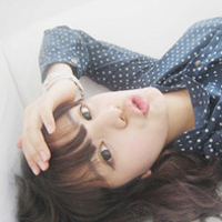 Fresh and beautiful pictures of good-looking girls' avatars lying down