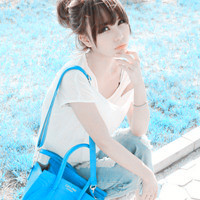 Fresh and beautiful light blue QQ avatar girl pictures