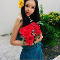 Beautiful little fresh avatar pictures of girls with beautiful flowers on their heads