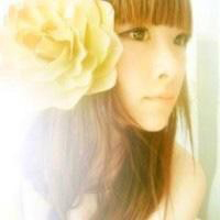 Beautiful little fresh avatar pictures of girls with beautiful flowers on their heads