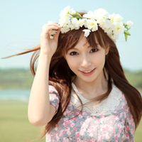 Beautiful little fresh avatar pictures of girls with beautiful flowers on their heads