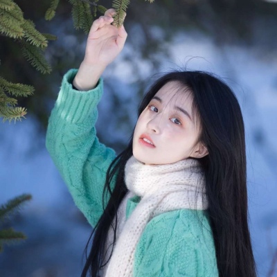 High-definition beautiful and fresh snow scene winter limited female head picture