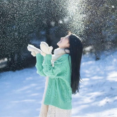 High-definition beautiful and fresh snow scene winter limited female head picture