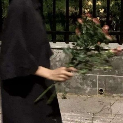 HD avatar picture of girl holding bouquet