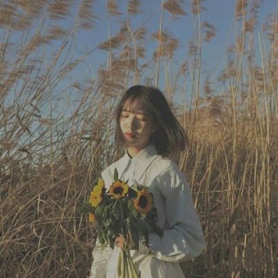 HD avatar picture of girl holding bouquet