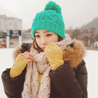 Avatar pictures of beautiful girls wearing winter clothes