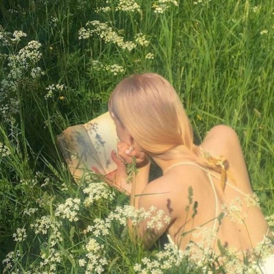 高清好看的森系绿色女头图片