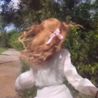 高清好看的森系绿色女头图片