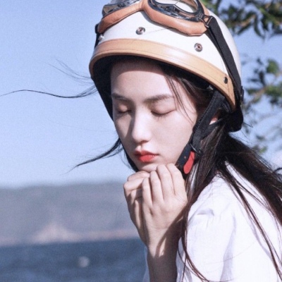 High-definition and fresh real-life pictures of female heads wearing helmets