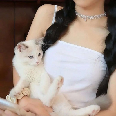 Real girl holding pet avatar HD picture