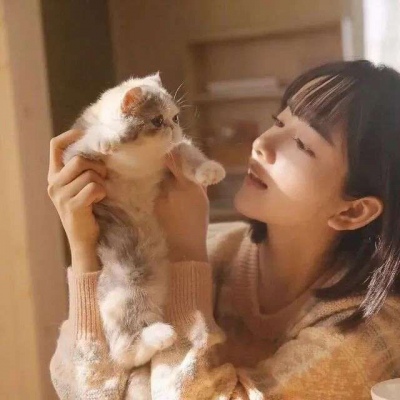 Real girl holding pet avatar HD picture