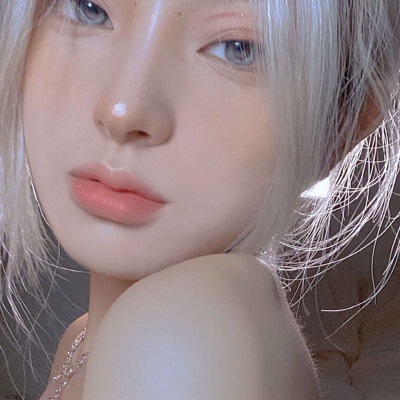 High-definition, high-end and simple real-life pictures of girls avatars