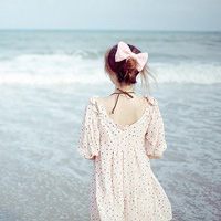 Fresh artistic conception, back view of the sea, girl's avatar