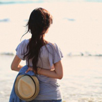 Fresh artistic conception, back view of the sea, girl's avatar