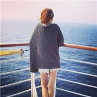 Fresh artistic conception, back view of the sea, girl's avatar