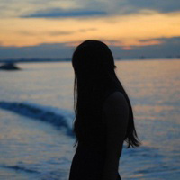 Fresh artistic conception, back view of the sea, girl's avatar