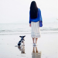 Fresh artistic conception, back view of the sea, girl's avatar