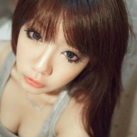 Beautiful off-shoulder QQ girl avatar pictures