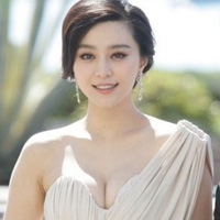 Beautiful off-shoulder QQ girl avatar pictures