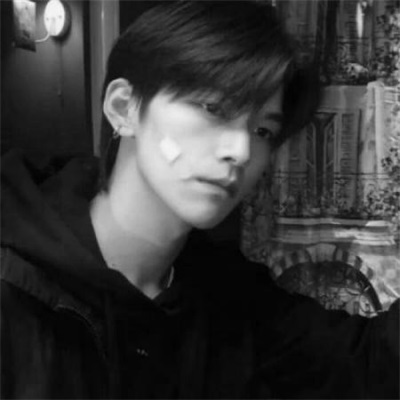 Black and white avatar of a boy who is cold and domineering in real life Super handsome boy HD WeChat avatar picture collection