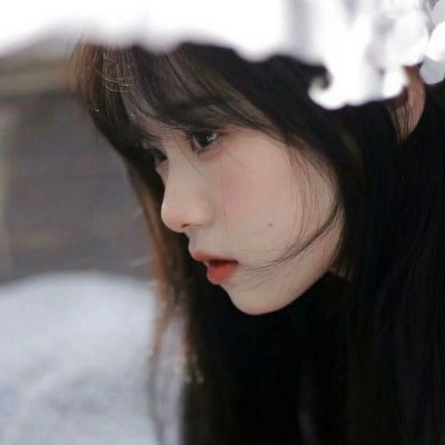 Girls' sad and desperate avatar pictures of real people. A collection of beautiful and artistic girls' WeChat avatars.