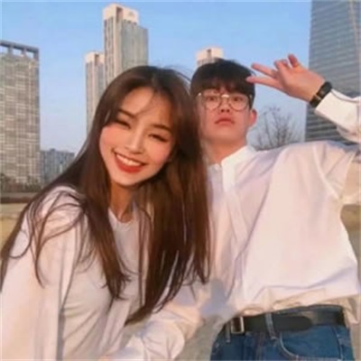 Super sweet high-definition real-person pictures of couples, a collection of two romantic WeChat pictures of a beautiful couple