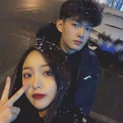 Couple avatars are super sweet and love each other. Beautiful couple real person WeChat avatar pictures