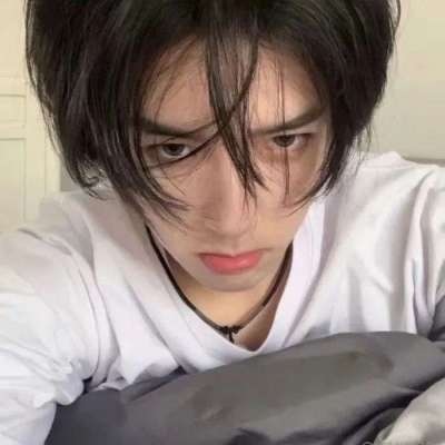 Cool and handsome boy's avatar, real person without showing face, super handsome boy's personalized WeChat avatar picture