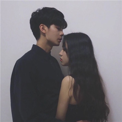 Super sweet and sultry couple avatars, half of each person, romantic real person WeChat avatar pictures
