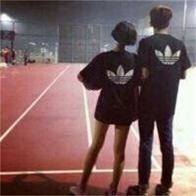 A complete collection of WeChat couple avatar pictures with special back views. A complete collection of super sweet couple real person WeChat avatar pictures.