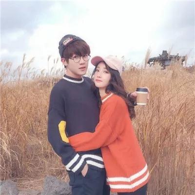 Two pictures of a man and a woman in love, couple avatars, super sweet couple, beautiful high-definition WeChat avatar pictures