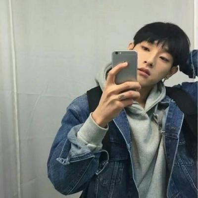 Handsome avatar of a boy, domineering, cold and cool. A collection of super cool boys' real-life WeChat avatar pictures.
