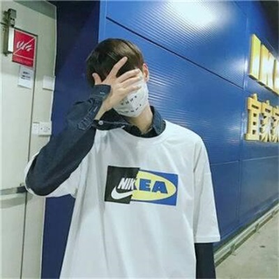 Real pictures of handsome boys wearing masks. Trendy and fashionable boys' high-definition WeChat avatar pictures.