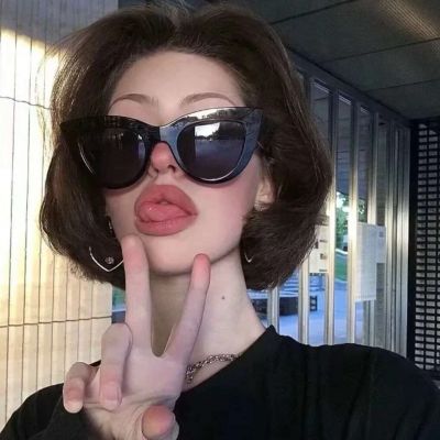 Collection of Korean and American short hair goddess avatars 2023 latest trend WeChat female heads