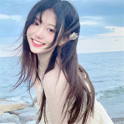 A super pretty and must-have avatar for WeChat in summer. A picture of a girls head that is as gentle as the wind blowing across her cheeks.