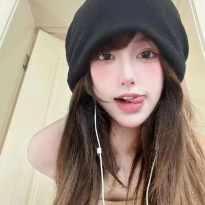 A high-definition profile picture of a female real person with a niche and high-end sense. A super cute profile picture of an Internet celebrity girl with a sweet profile.