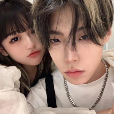 The two of them are very delicate and cute, with a plain and indifferent head. Brand new, very high-quality and very good-looking couple's avatars.