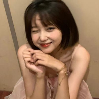 Ins high-end texture, very clean and beautiful girl's profile picture. Lazy and cold style, super beautiful girl's profile picture.