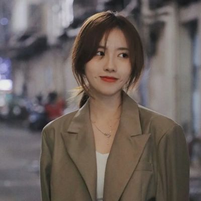 Ins high-end texture, very clean and beautiful girl's profile picture. Lazy and cold style, super beautiful girl's profile picture.