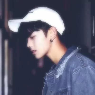 The avatar of a handsome boy with a boyish personality. The avatar of a boy who is non-mainstream, exquisite and cool.