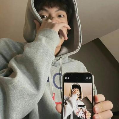 2022 very good-looking, handsome, lazy style WeChat boys' avatar, trendy and simple, a must-have male head for niche trendy men