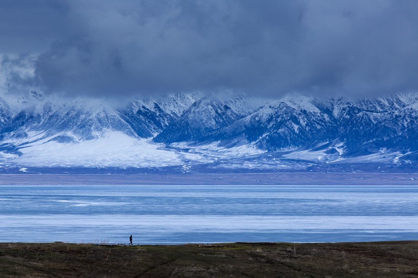 Winter scenery pictures of Sailimu Lake in Xinjiang