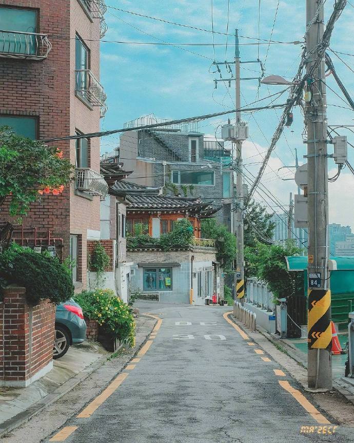 2022 Beautiful pictures of seaside town streets