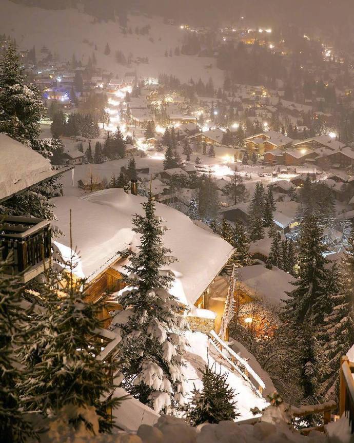 Pictures of beautiful snow scenes in cities and towns, cities covered with snow