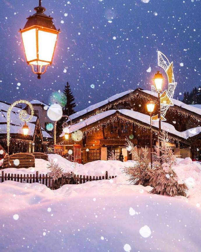 Pictures of beautiful snow scenes in cities and towns, cities covered with snow