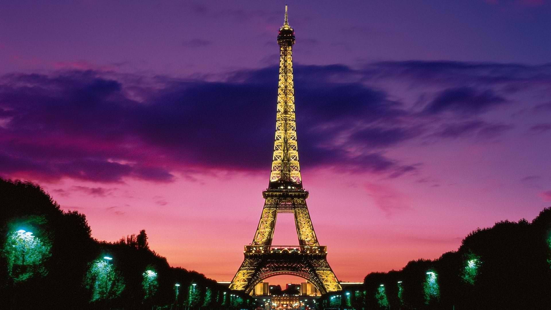 Beautiful pictures of the Eiffel Tower, high definition, simple and full of artistic conception