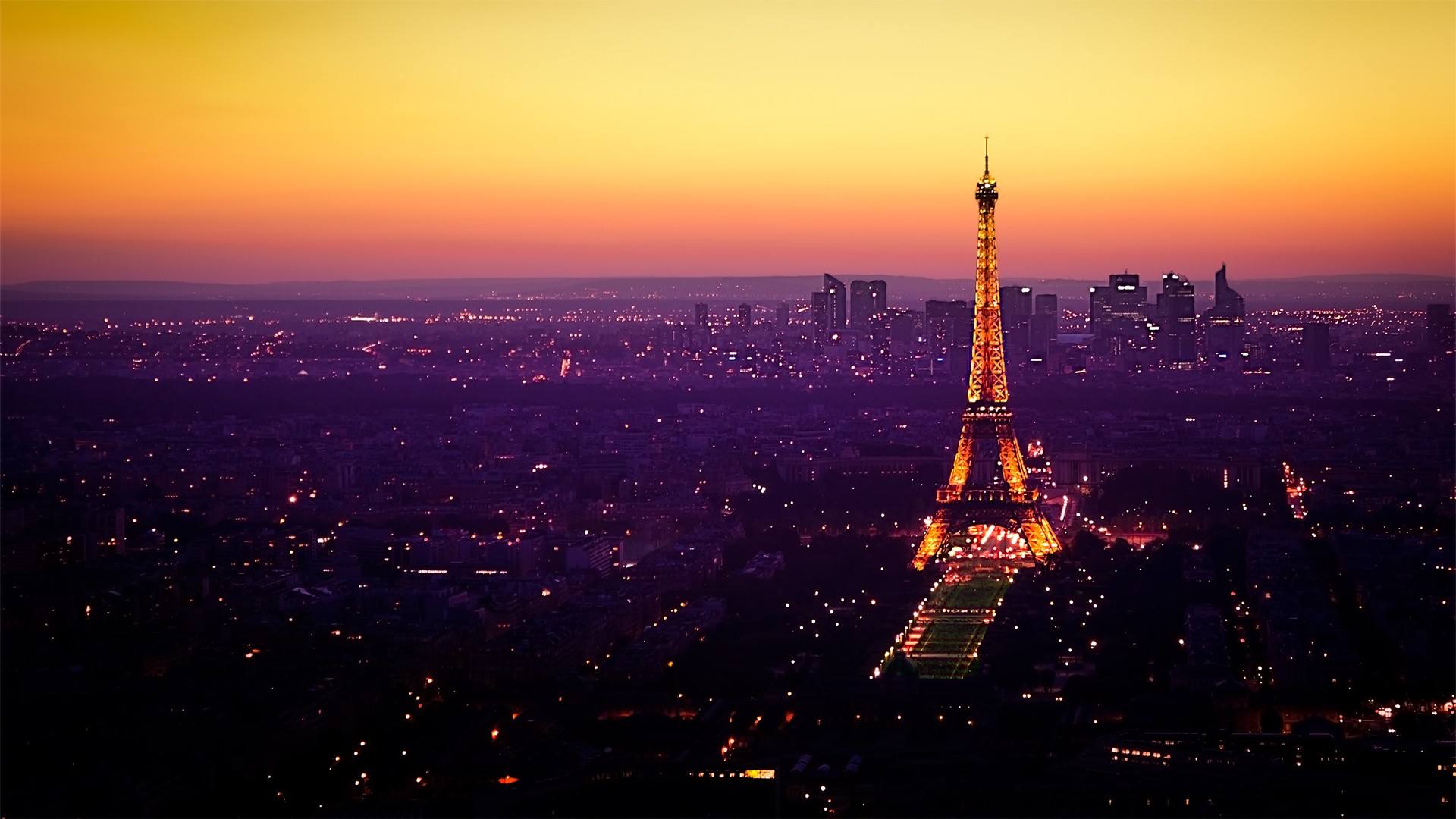 Beautiful pictures of the Eiffel Tower, high definition, simple and full of artistic conception